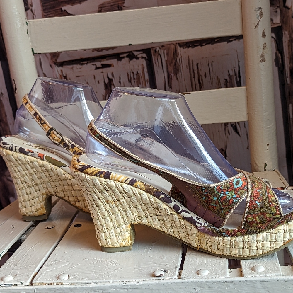 Very Volatile sandals - Picture 9 of 15